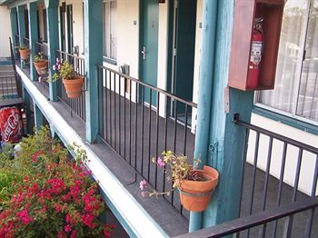 Fiesta Inn & Suites Santa Barbara Exterior photo
